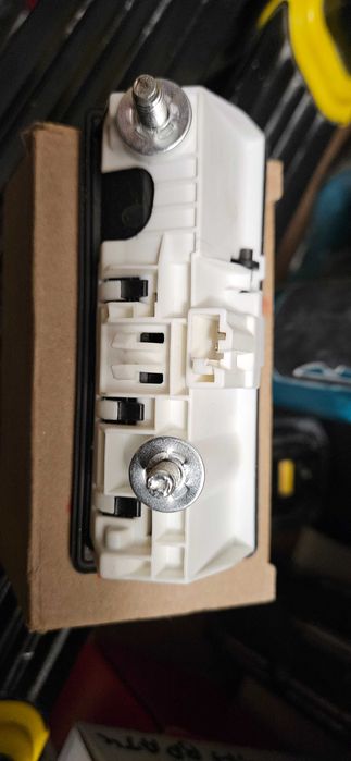 Бутон за отваряне на багажник за Фолксваген Туаран Т2 (2007-2011)