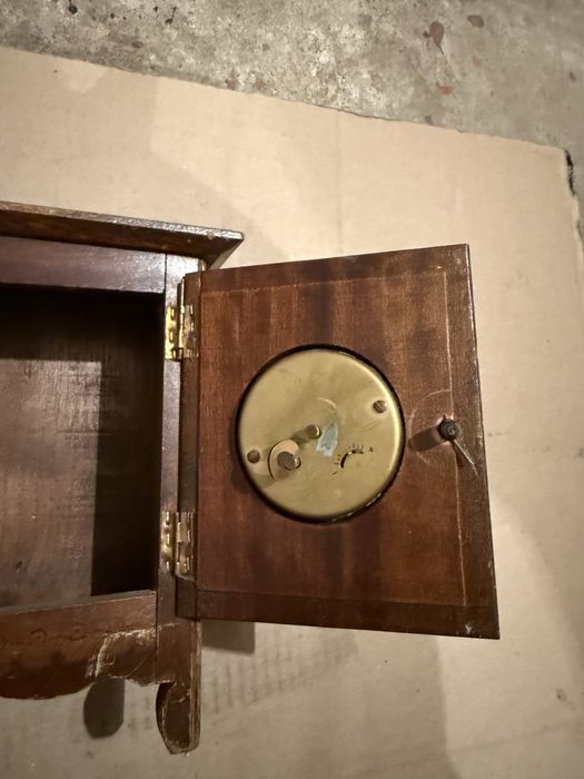 Продавам ръчен часовник