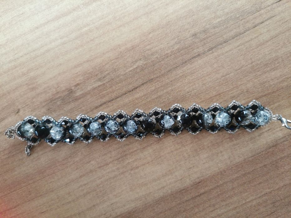 Гривна с камъни ръчна изработка