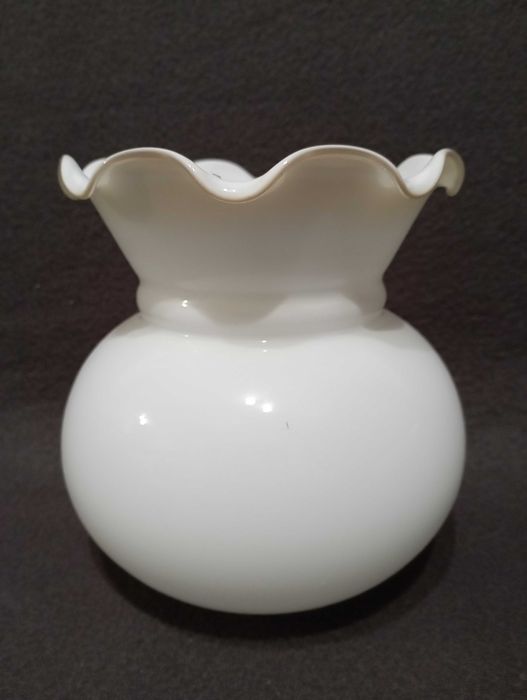 Стъклен абажур. Стъкло за лампа. Чашка за полилей