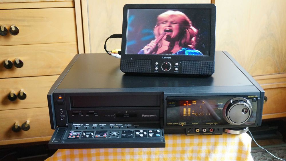 Video recorder S-VHS Panasonic NV-FS200 TBC stereo Hi-Fi
