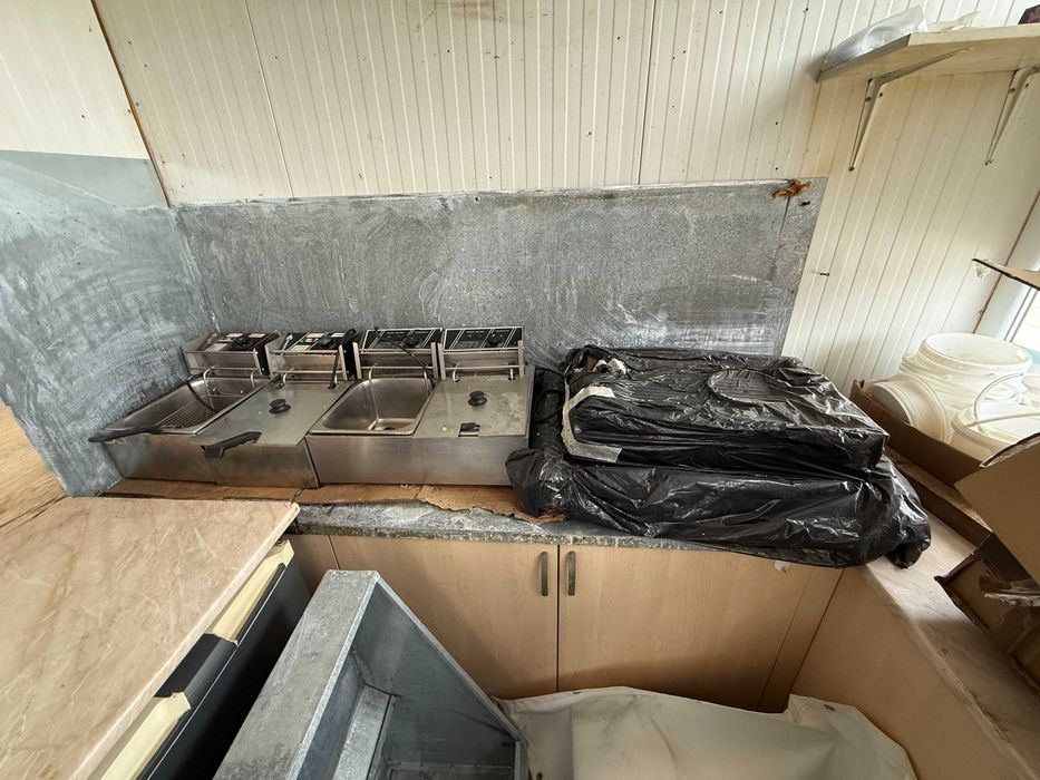 Оборудван контейнер за бързо хранене