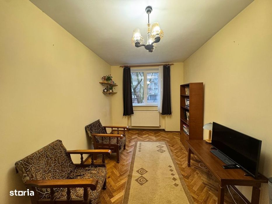 Apartament 3 camere, 74 mp, zona Sasar