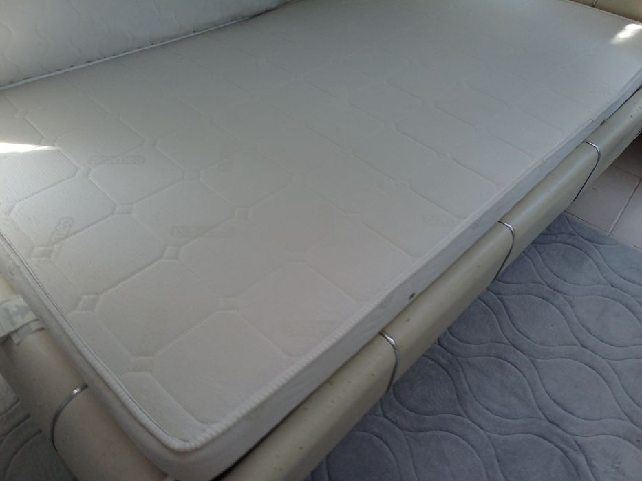 Продавам подматрачна рамка с матрак "Дормео"