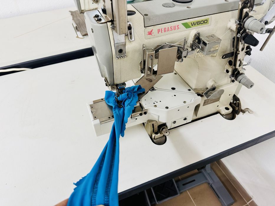 Masina de cusatura elastica Uberdeck Pegasus cu brat