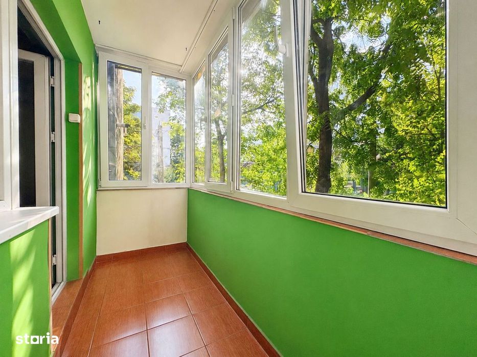 3 camere decomandat, etaj 1, centrală proprie, 2 balcoane + logie