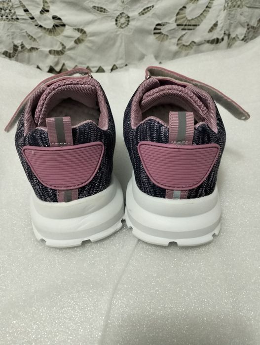 Новые кроссовки на девочку, 35 размер