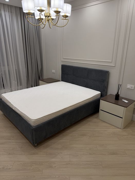 Кровать с матрасом