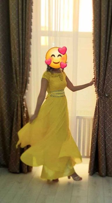 Красивое вечернее жёлтое платье