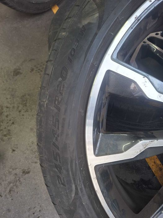 Vând set anvelope de vară Pirelli P Zero – omologare BMW 275/40/R20 si 245/45/R20