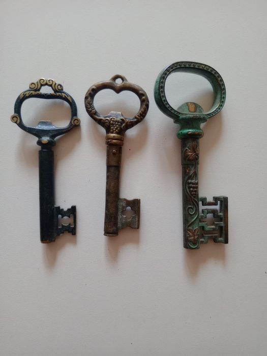 Тирбушони , вино , бронзови