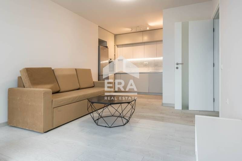 Двустаен, обзаведен, югоизточен апартамент за продажба, с морска панор