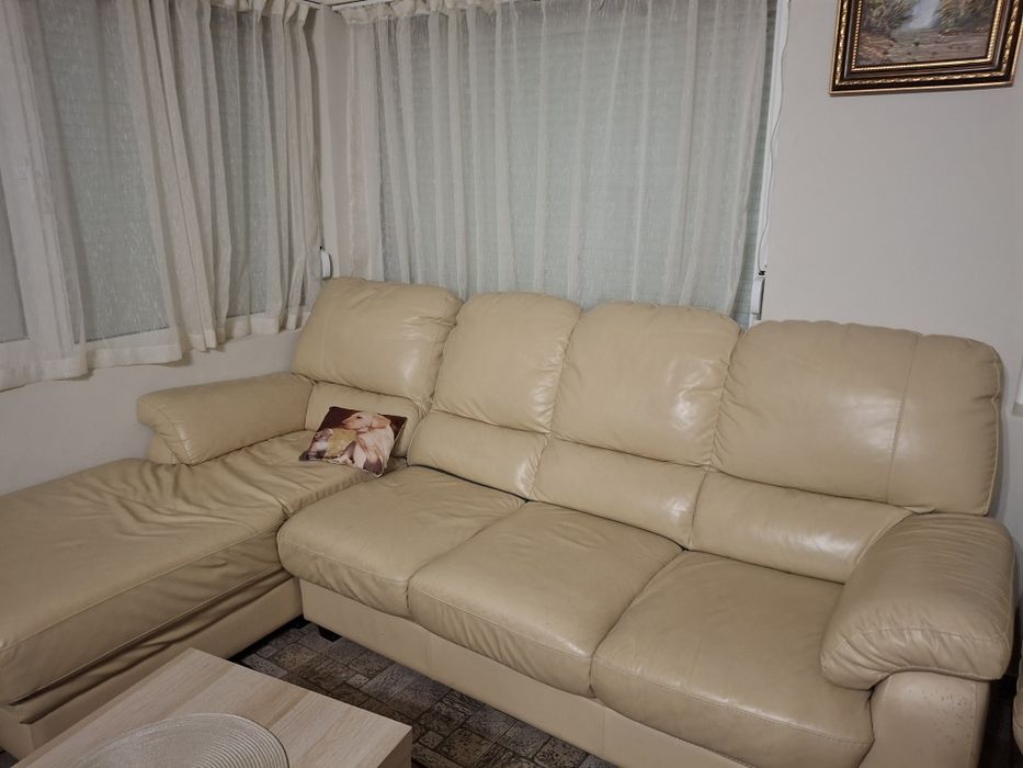 Кожен бежов диван от естествена кожа