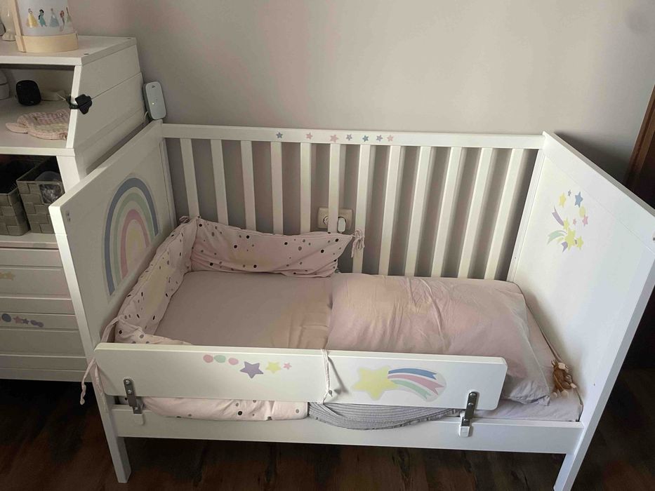 Кошара и маса за преобличане