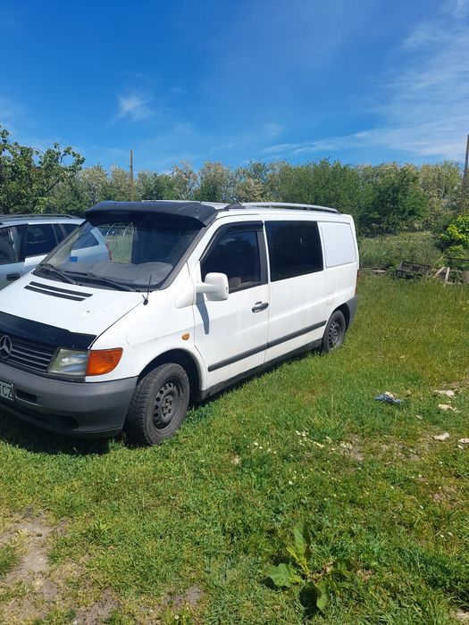 Autoutilitara Mercedes Vito 5 locuri și marfa