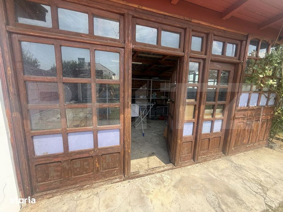 Casa spatioasa, 294 mp, 1.692 mp teren, garaj, terasa si gradina – V