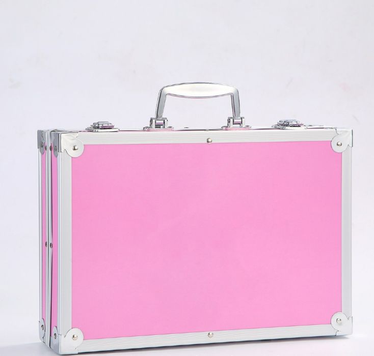 Творчески комплект за рисуване с изключително разнообразие от цветове