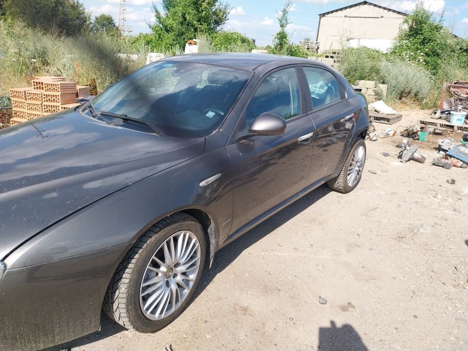 Продавам Алфа Ромео 159 на части