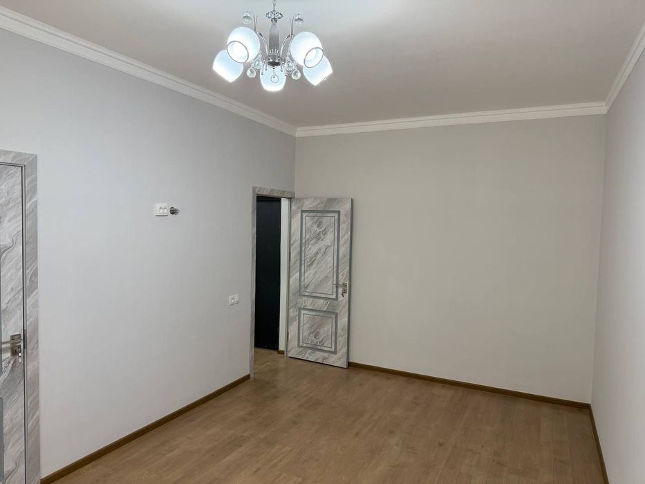 Чиланзар 19 с новым Евроремонтом 40 квадратов 1.5/6 балкон