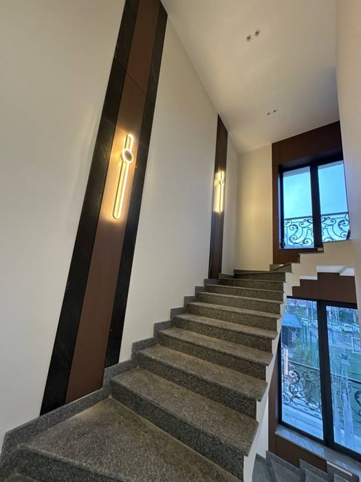 Сдаётся в аренду здание общей площадью 1100 м² (ор. школа Cambridge)