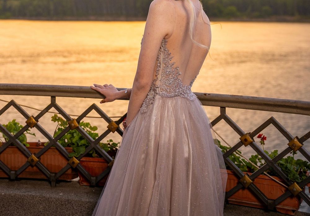 Бална рокля- бежова с мъниста