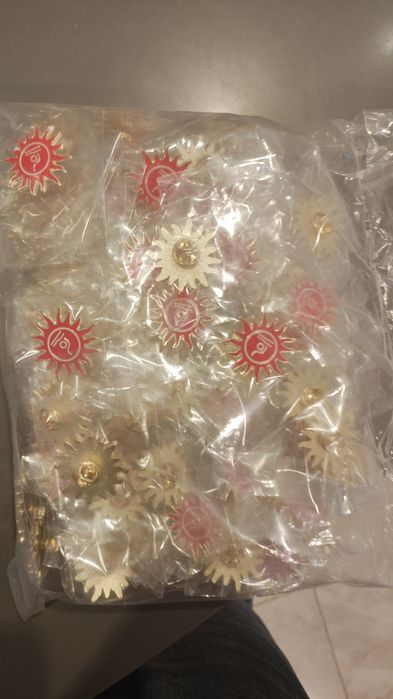 Значки металлические