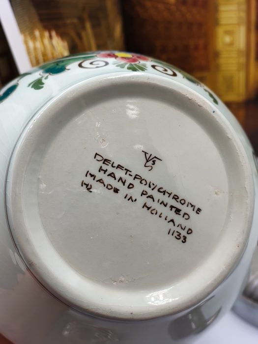 DELFT polichrome Холандия ,рисуван керамичен буркан
Hand painted 
Крас