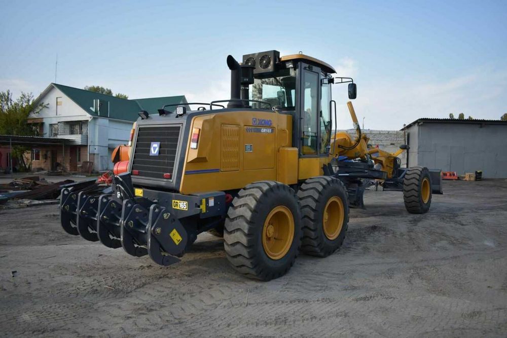 XCMG GR165  среднеразмерный самоходный автогрейдер