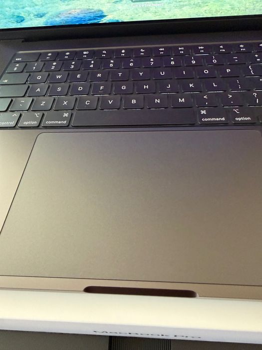 macbook pro 16" M4 pro 512GB