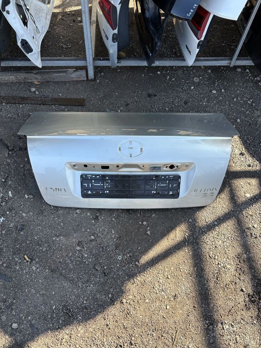 Капак заден от Toyota Avensis 2005 год.