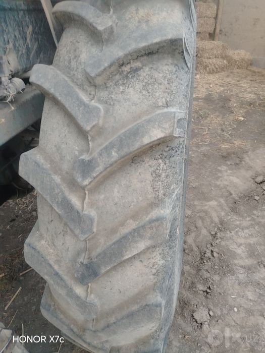 T 28 traktor sotiladi