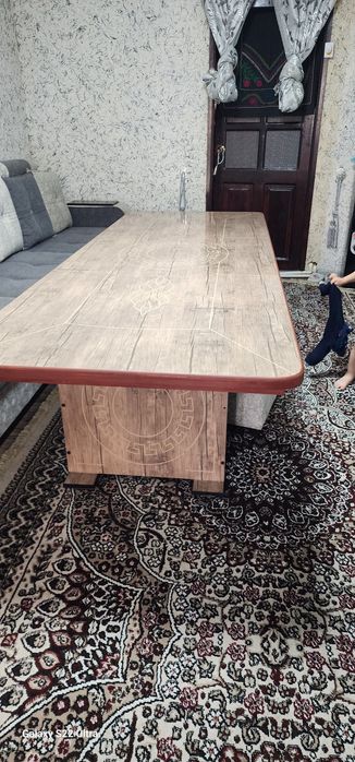 Уголок срочно сотилади