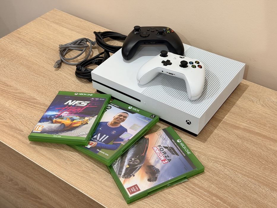 Xbox One S 1TB + 2 controller + 3 jocuri