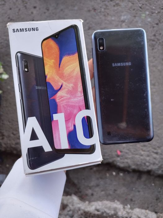 Samsung A10 telefon de buget