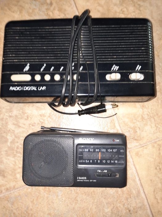 Radio 2 modele ,unul SONY si Radio Audio digital.