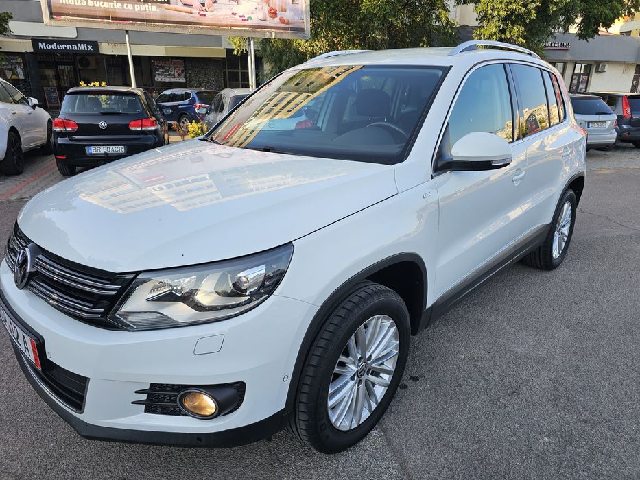 VOLKSWAGEN Tiguan
