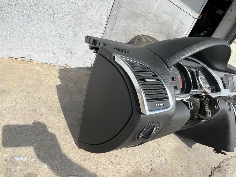 Арматурно табло Audi Q7 4L жабка airbag в табло