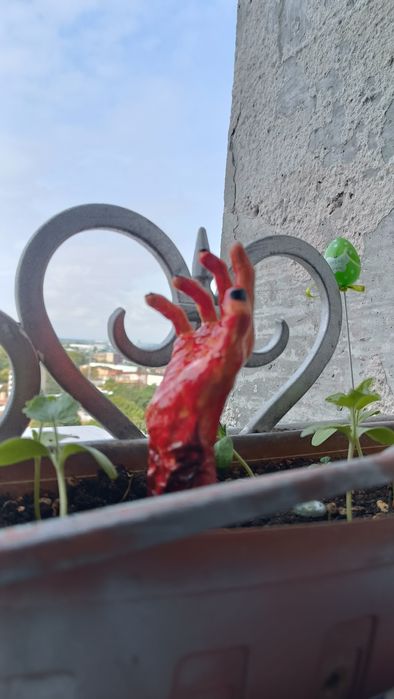 Хелоуин зомби ръка