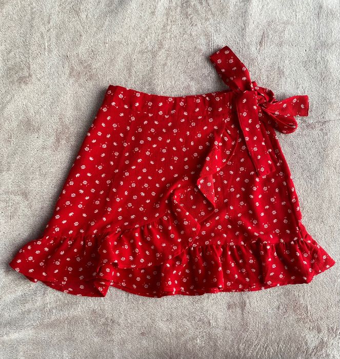 Червена пола с цип