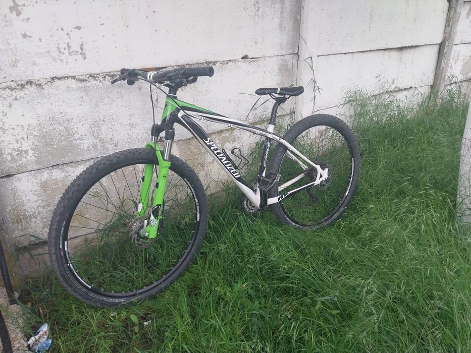 Bicicleta specialized cu suspensi rock shox