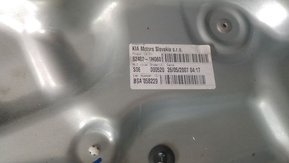 macara usa dreapta fata kia ceed 2007-2012 82480-1h060
