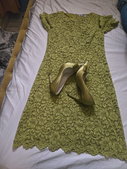 Vand rochie si pantofi