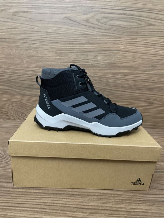 Reebok,new balance, adidas terrex, puma,under armour