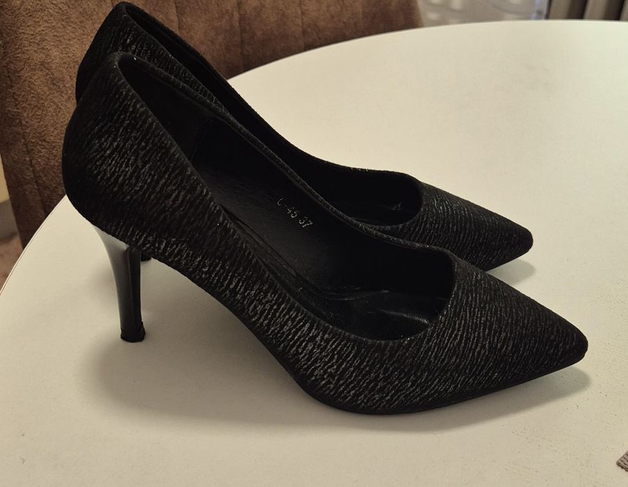 Pantofi stiletto cu toc mediu