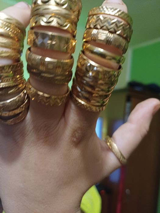 Пръстени нови от медицинска стомана  различни размери.