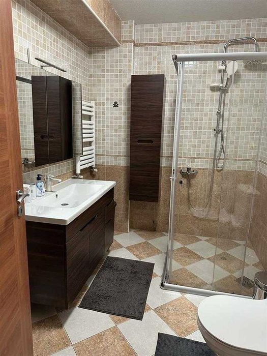 Дава се под наем Двустаен апартамент в Бургас, Център - 63 кв.м за 204 € - Снимка #2