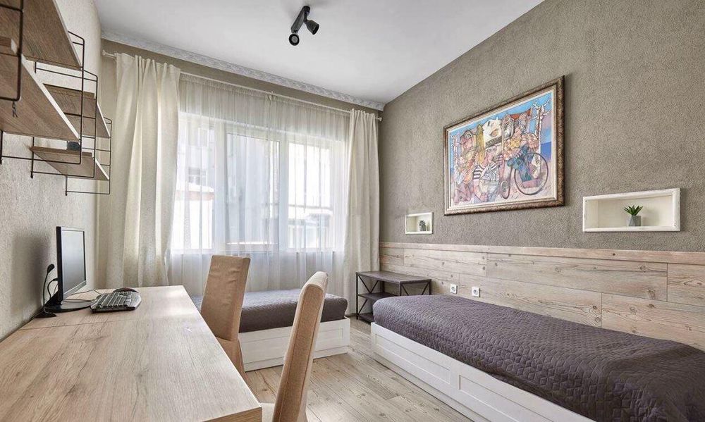 Дава се под наем Тристаен апартамент в Бургас, Център - 70 кв.м за 765 € - Снимка #2