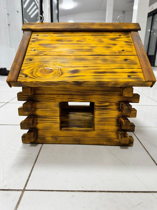 Полка из дерева кормушки для птиц