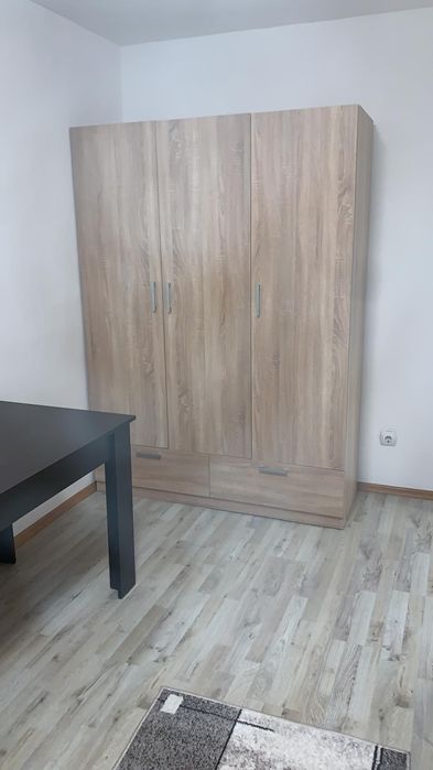 Închiriez garsoniera