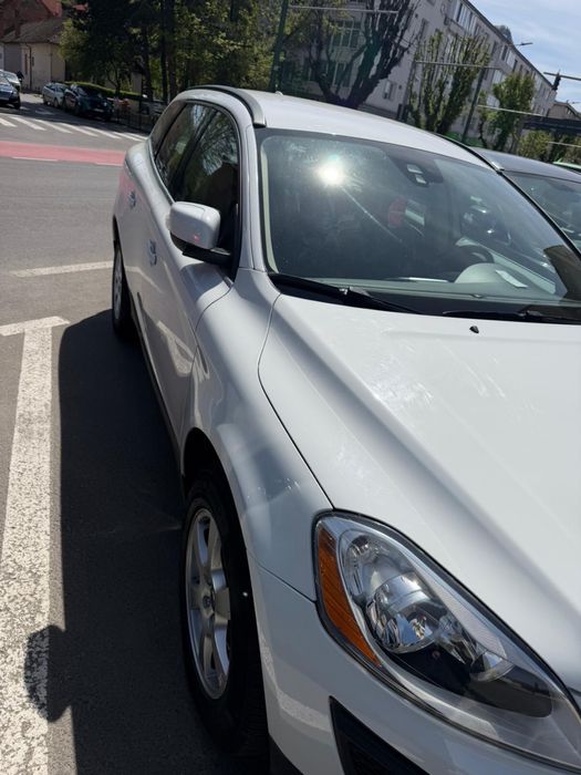 Vând Volvo XC60 in stare perfecta de functionare.